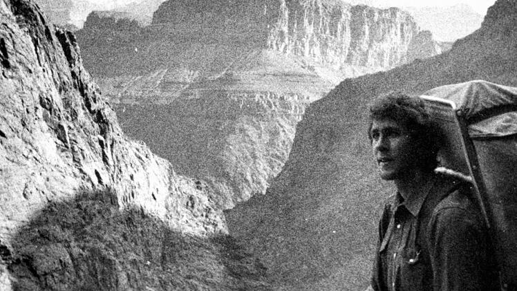 Christoph Gottschalk, Thomas' drei Jahre jüngerer Bruder (hier bei einer Trekking-Tour in jungen Jahren), meidet eher die große Bühne und macht im Hintergrund seine Geschäfte. Dem studierten Juristen wird nicht geringer Einfluss in der Medienbranche nachgesagt. Sein Gesicht wurde in der Öffentlichkeit bekannt, als er im Jahr 2000 mit Thomas einen Werbespot für die Deutsche Post aufnahm. Foto: privat