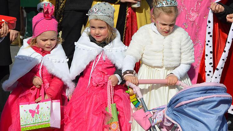 Faschingszug Rosenmontag in Waldfenster Foto: Peter Rauch