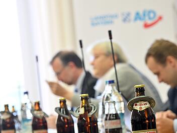 AfD präsentiert sich mit Huppendorfer - Brauerei mit Statement AfD präsentiert sich mit Huppendorfer - Brauerei mit Statement