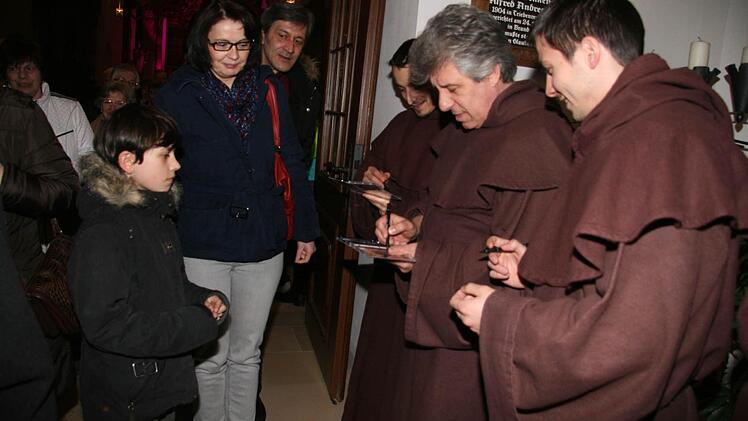 Auch Autogrammwünsche wurden erfüllt. Foto: Sonja Adam