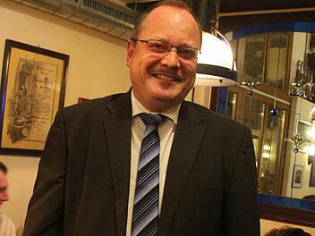 Der stellvertretende Landesvorsitzende der FDP, Dirk Bergner, hielt ein Plädoyer für die Freiheit und weniger Bürokratie. Die rot-rot-grüne Landesregierung in Thüringen bezeichnete er als "Freilandversuch von Sozialromantikern und SED-Seilschaften". Foto: Sonja Adam