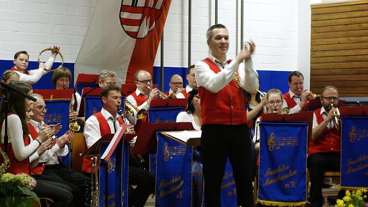 Mit "Highway to hell" brachten die Fuschter Musiker rockige Stimmung ins Publikum. Winfried Ehling