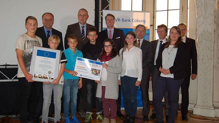 Die Klasse 6D der Realschule CO II ging auf die Suche nach "Europa in Coburg" - mit Hilfe von Ländern in der Box und einem Steckbrief.Foto: Helke Renner