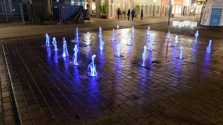 Auf dem Albertsplatz  in Coburg ist ein befahrbarer Flachbrunnen bereits zu besichtigen. Einen solchen Brunnen plant der Bürgerverein Mitte auf dem Maxplatz vor dem Rathaus.  p.