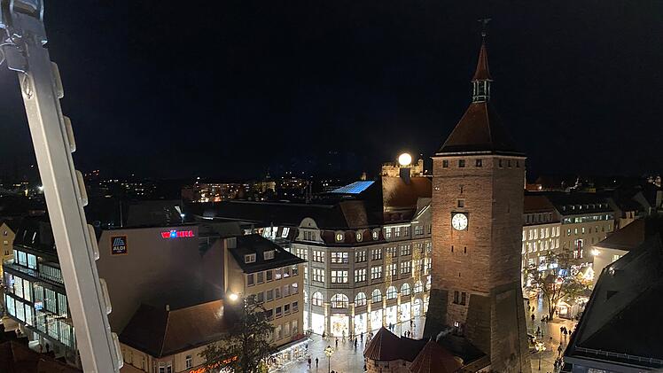 Glühwein, Bratwurst - Und Riesenrad: Winterdorf in Nürnberg eröffnet