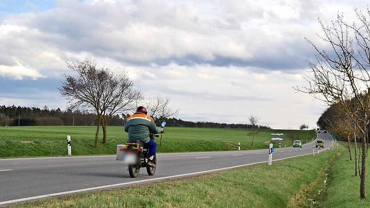 Hier, links neben der Bundesstraße B 286, soll das neue Industriegebiet entstehen. Foto: Kathrin Kupka-Hahn
