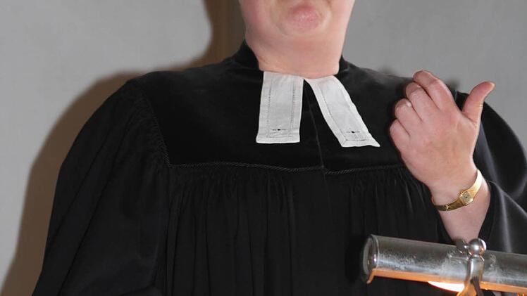 Pfarrerin Klinger bei ihrer Predigt