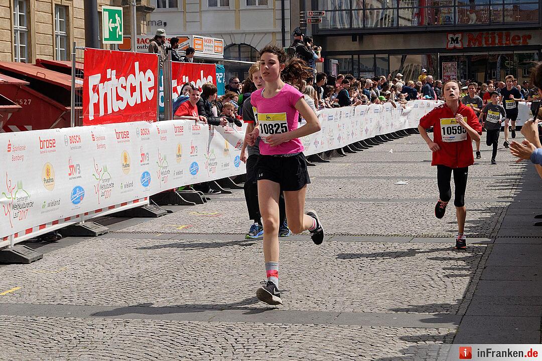 Weltkulturerbelauf 2017 in Bamberg: Der Zieleinlauf am Maxplatz