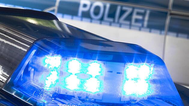 Rentner von Unbekanntem attackiert und bestohlen - Zeugensuche. Symbolbild: Friso Gentsch/dpa