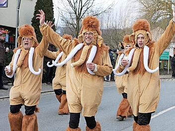 Allerlei urige Gestalten werden beim Gaudiwurm in Wallenfels wieder anzutreffen sein. Foto: Archiv