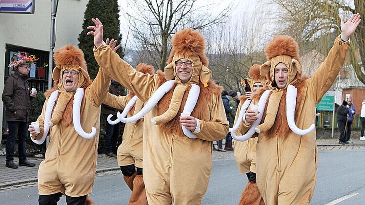 Allerlei urige Gestalten werden beim Gaudiwurm in Wallenfels wieder anzutreffen sein. Foto: Archiv