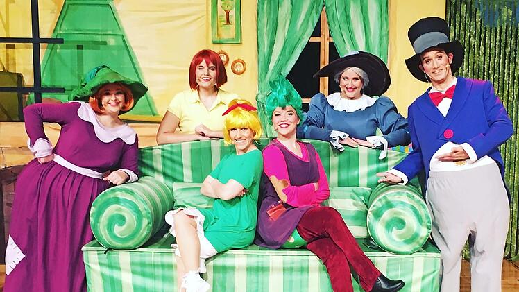 Bunte Kostüme, bunte Kulissen: Das Musical "Hexen Hexen Überall!" feiert große Erfolge und wird nun auch Bamberg beehren. Foto: PR