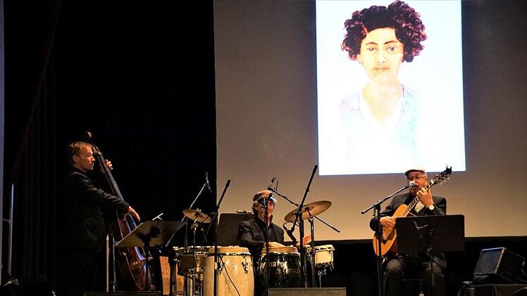 Hinter dem "Trio Azul" war Frieda Kahlo zu sehen.    Foto: Pascale Ferry