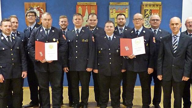 Die Geehrten und neuen Vorstandsmitglieder der Feuerwehr Marktleugast Foto: Klaus-Peter Wulf