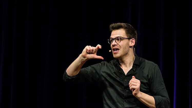 Schwer zu ertragnn, das Leben als Single in Niederbayern: Martin Frank bei seinem Gastspiel in Coburg.Foto. Jochen Berger