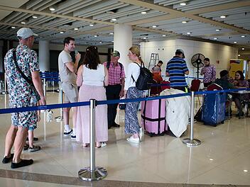 Angriff auf den Iran - Flughafen auf Bali