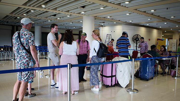 Angriff auf den Iran - Flughafen auf Bali