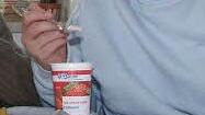 Entscheidet der Löffel, wie gut uns der Joghurt schmeckt.  Foto: Archiv