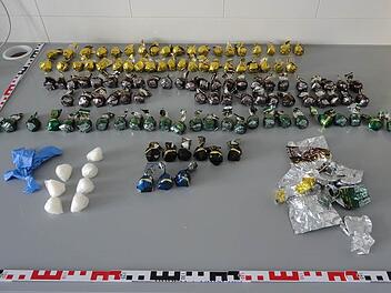 Die 50-J&auml;hrige hatte das Crystal fein s&auml;uberlich wie Bonbons verpackt. Dem Zoll in M&uuml;nchen fiel es aber trotzdem auf. Foto: Zoll M&uuml;nchen