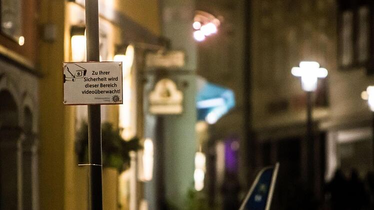 Seit Sonntagnacht hat die Polizei den Steinweg im Blick. Foto: Jochen Berger