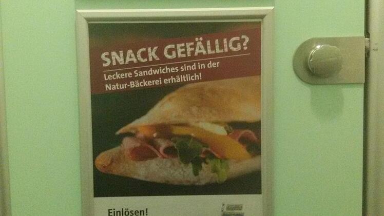 Werbung für Sandwiches - an der Toilettentür.Foto: Katrin Geyer