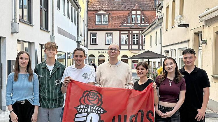 Gr&uuml;ndungs-Treffen mit (von links) Jana Pfeffermann, Hannes Schmitt, Stefan Czelustek, Maximilian Kramlich, Johanna M&uuml;ller-Drescher, Luana Scheit, Cedrik Lothspeich.