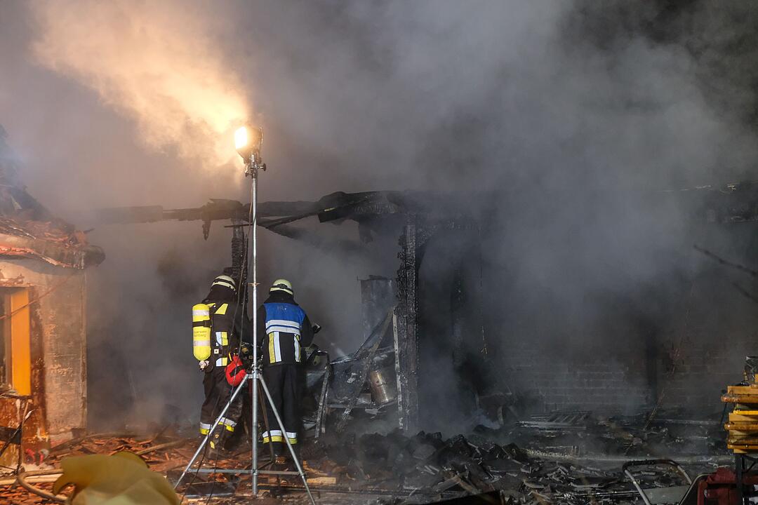 Nürnberger Gaststätte geht in Flammen auf: Anwohner evakuiert