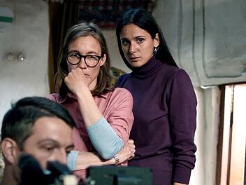 Dolmetscherin Leyla (Aybi Era, rechts), Simone (Katja B&uuml;rkle, Mitte) und Christian (Max Hemmersdorfer, links) wollen eine Dokumentation im Nordosten der T&uuml;rkei drehen.