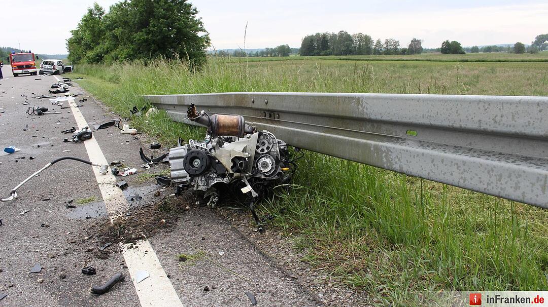 Fahrzeuge kollidieren auf Staatsstrasse