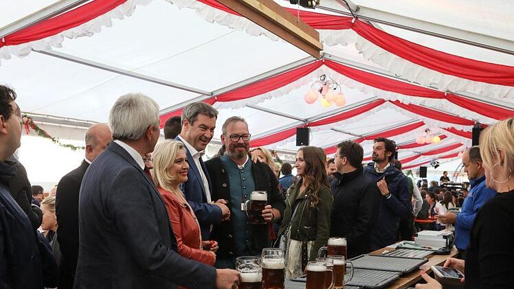 Im Zelt am Leinritt Foto: Barbara Herbst