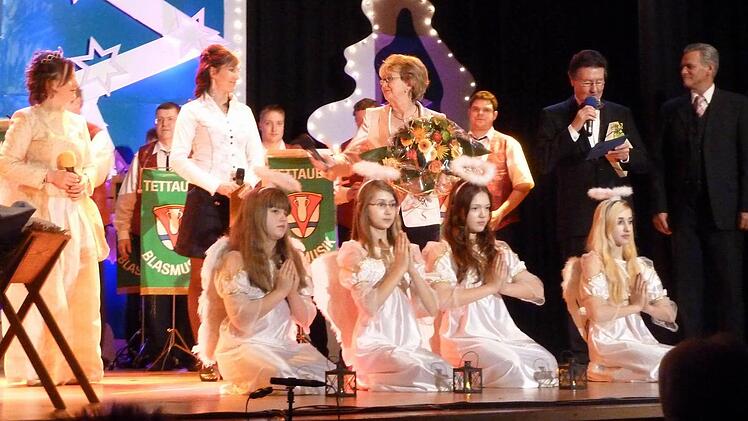 Weihnachtsengel, festliche Stimmung und ganz viel Musik - so präsentierte sich die große Gala der Benefizaktion  "1000 Herzen für Kronach" bereits neun Mal. Foto: Archiv