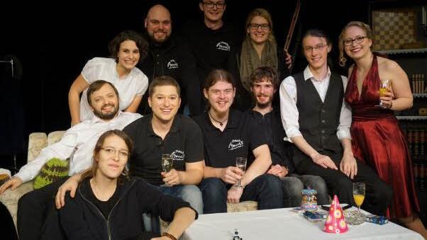 Die Mitglieder der Theatergruppe übernehmen bei jedem Stück die Aufgaben, die ihnen am besten liegen. Foto: Tina Meier