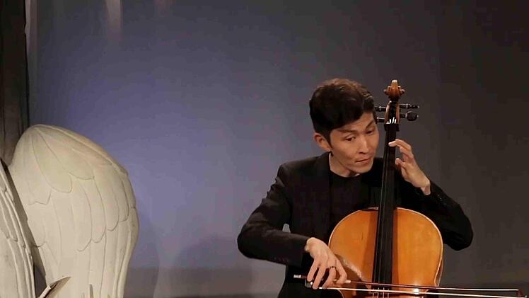 Bachs "Goldberg-Variationen" stehen im mittelpunkt bei der 9. Episode von "Klassik am Sonntag" des LAndestheaters Coburg.Screenshot: Landestheater Coburg.