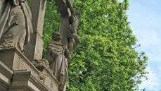 Im Umfeld der Kreuzigungsgruppe soll ein Urnenfeld entstehen.