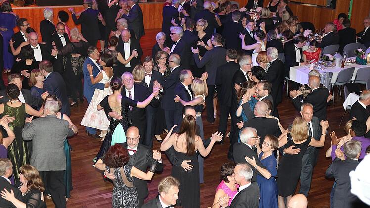 Beim Charity-Ball im Kongresshaus war die Tanzfläche immer gut gefüllt.Wolfgang Desombre