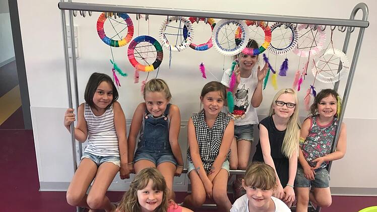 Basteln, das macht vor allem den M&auml;dchen gro&szlig;en Spa&szlig;. Das Programm des Ferienabenteuers ist jedoch so abwechslungsreich, dass sowohl M&auml;dchen als auch Jungen auf ihre Kosten kommen und Spa&szlig; haben.Verena Stark