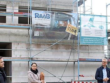 Die Zeitkapsel wird in den Trockenbau eingebaut. Foto: Vera Schiller