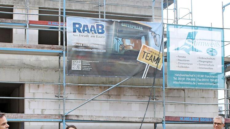 Die Zeitkapsel wird in den Trockenbau eingebaut. Foto: Vera Schiller