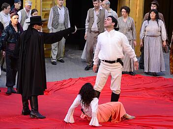 Der in Erlangen geborene Musicaldarsteller Armin Kahl gibt bei den Freilichtspielen in Tecklenburg den "Zorro". Foto: Stefan Grothus & Ulrich Niedenzu