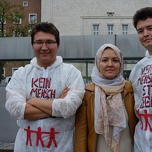 Ramazan, Halima  und Jan Ali Habibi  kämpfen für ihr Bleiberecht . Foto: Nikolas Pelke
