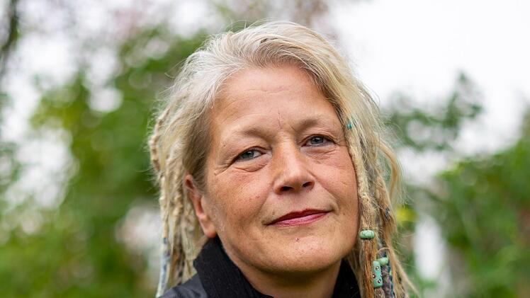 Manuela Gesierich (53) aus Weidhausen: "Ich freue mich nat&uuml;rlich sehr, dass in Erw&auml;gung gezogen wurde, dass es den Weihnachtsmarkt dieses Jahr gibt. Nach der ganzen Zeit der Entbehrungen ist es total wichtig, dass solche Events wieder stattfinden k&ouml;nnen. Um die Planungssicherheit zu gew&auml;hrleisten, bin ich f&uuml;r 3G.Wobei ich es nicht richtig finde, dass Tests  selbst finanziert werden m&uuml;ssen."