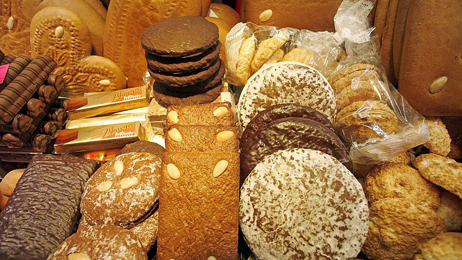 Lebkuchen gehören zu Weihnachten - aber sie sollen nicht schon im Sommer zu kaufen sein Foto: Ronald Wittek/dpa