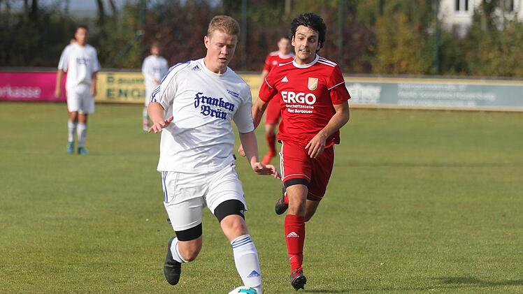 Der Torjäger des FC Mitwitz, Luis Langbein (weißes Trikot),wechselt zum SC Hassenberg. Lisa Hümmer, Archiv
