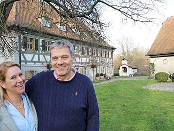 Eva Hemmerlein-Hubmann und Bernhard Hemmerlein genießen das Leben in der Sterpersdorfer Mühle.  Fotos: Andreas Dorsch