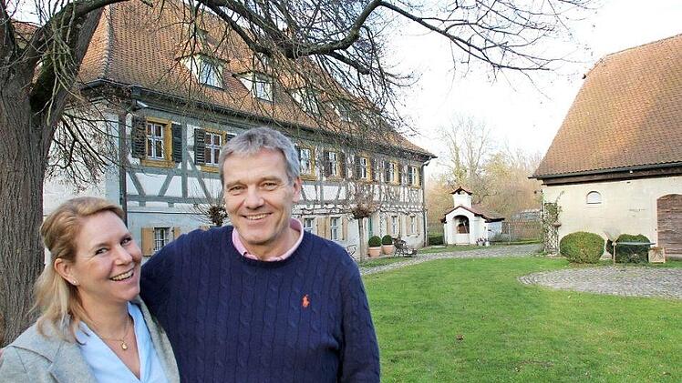 Eva Hemmerlein-Hubmann und Bernhard Hemmerlein genießen das Leben in der Sterpersdorfer Mühle.  Fotos: Andreas Dorsch