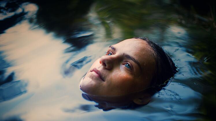 Die 14-j&auml;hrige Lea (Mariella Aumann) w&auml;chst in einer Sekte auf.