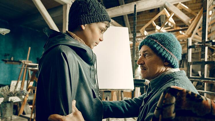 Max (Tobias Moretti, rechts) bittet Siggi (Levi Eisenbl&auml;tter) eindringlich, seinen Mann zu stehen.