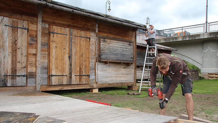 Die Almhütte steht bereits.Foto: Johannes Schlereth