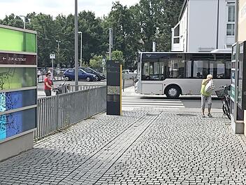 Wer von der Innenstadt kommt, läuft auf den Zebrastreifen an der Schütt direkt zu. Das hatte auch der damals 15-jährige Schüler getan. Beim Queren kam es dann zum folgenreichen Unfall.  Foto: Michael Busch