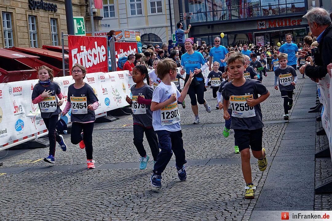 Weltkulturerbelauf 2017 in Bamberg: Der Zieleinlauf am Maxplatz